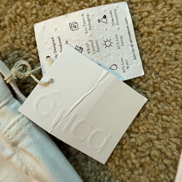 New with tags White Jeans - Picture 3 of 8